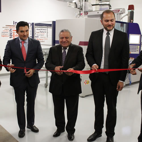 La inauguración estuvo encabezada por el Secretario de Educación en el estado, Alfredo Botello Montes, así como directivos de las empresas Wittmann Battenfeld de México y Erreka de México y el rector de la UMx.