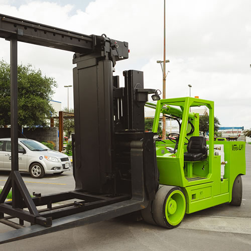 Desde el 2011, MPE Group inició sus operaciones en México con la representación de marcas de equipos especializados para montaje y transporte de maquinaria y equipo pesado o sobredimensionado.