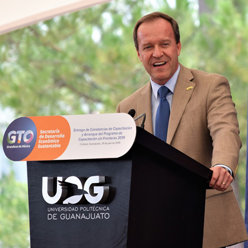 Mauricio Usabiaga Díaz Barriga, titular de la Secretaría de Desarrollo Económico Sustentable de Guanajuato hizo entrega de constancias de capacitación a la quinta generación del programa.