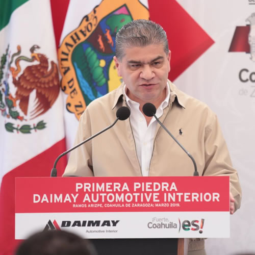 El gobernador de Coahuila, Miguel Ángel Riquelme durante la instalación de la primera piedra de la empresa Daimay.