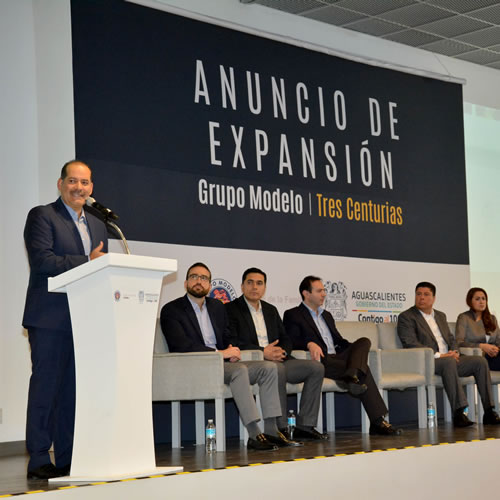 Directivos de la empresa durante el anuncio de inversión en Aguascalientes.