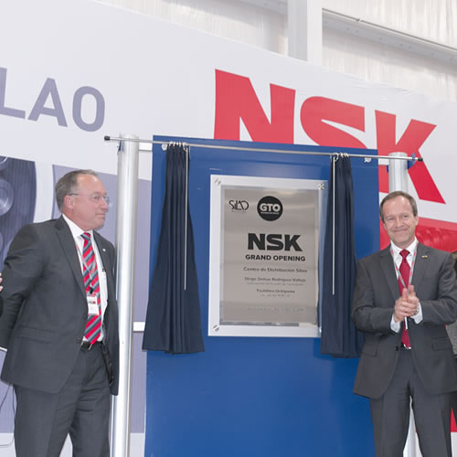 Mauricio Usabiaga Díaz, titular de la SDES, encabezo la inauguración del Centro de Distribución de NSK en compañía de diversas autoridades.