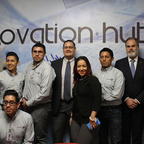 En la inauguración del centro de innovación se entregan diplomas a 7 becarios del programa “Capacitación Sin Fronteras”.