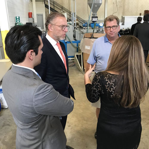 Representantes de la Sedesu se reunieron con diversas empresas del sector automotriz.