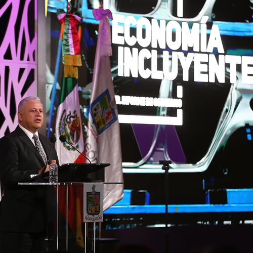 El Secretario de Economía y Trabajo, Roberto Russildi, durante la presentación del Tercer Informe de Gobierno.