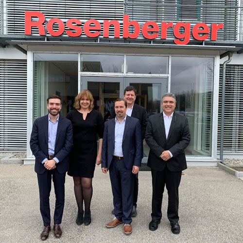 Autoridades estatales se reunieron con directivos de la empresa Rosenberger en sus oficinas en el estado de Bavaria.