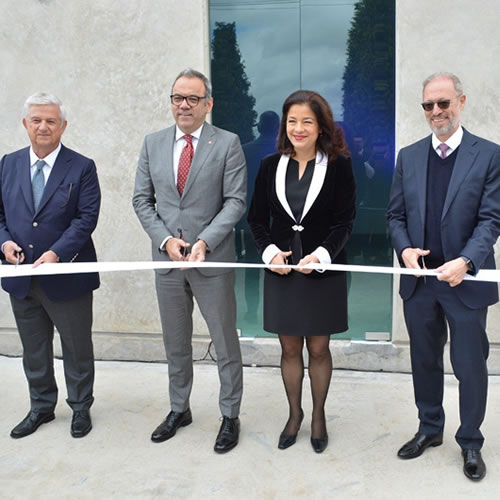 La secretaria del Trabajo, Martha Hilda González Calderón junto con el Embajador de Turquía en México, Tahsin Timur Söylemez, encabezaron la inauguración de la planta.