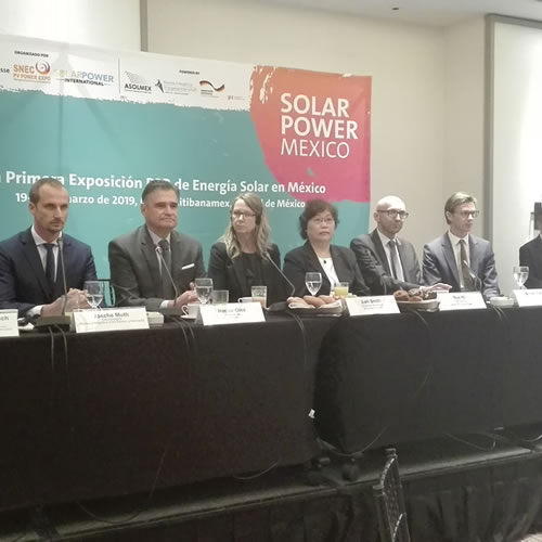 Directivos presentaron la primera feria solar en México.
