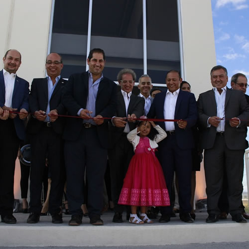 La inauguración de las instalaciones de Solgistika estuvo encabezada por el director general de la empresa, José Jiménez Pineda, así como el presidente Municipal de Colón, Alejandro Ochoa Valencia, empresarios y autoridades estatales y municipales.