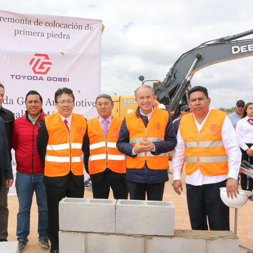 En esta gira acompañaron al gobernador, el secretario de Trabajo, Manuel Lozano; los presidentes municipales de Charcas, Manuel López y de Moctezuma, Mario Díaz.