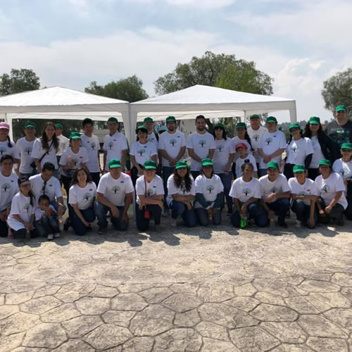 El equipo de colaboradores de la empresa, participó en la reforestación.