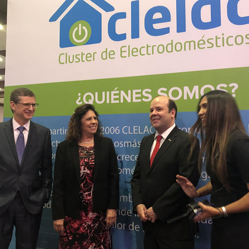 Directivos del Clelac e invitados participaron en la rueda de prensa durante el evento.