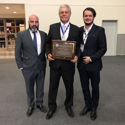 Ganadores del Premio Nacional de Exportación, de izquierda a derecha: <br />Jorge Pinto, vicepresidente de operaciones, Luis Rossano García, vicepresidente ejecutivo y Luis Rossano Rivera, presidente y director general.