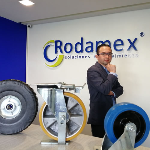 Jorge Hernández Santamarina, gerente de compras corporativas en Rodamex.