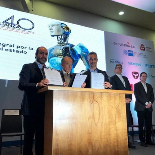 El memorándum fue firmado por el gobernador Juan Manuel Carreras López y el vicepresidente Ejecutivo de Digital Industries de Siemens, Alejandro Preinfalk.