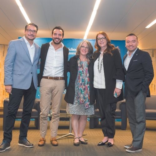 Los participantes del foro, Luis Márquez, Antonio Vázquez del Moral, Mariana Fonseca, Melanie Devlyn y Javier Sosa.