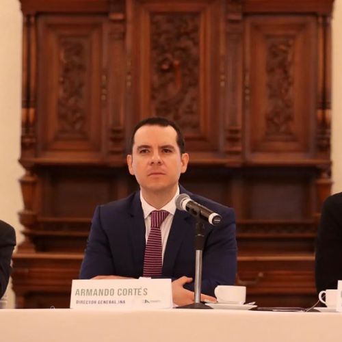 En rueda de prensa, Guillermo Rosales, presidente ejecutivo de la AMDA y Odracir Barquera, director general de la AMIA.