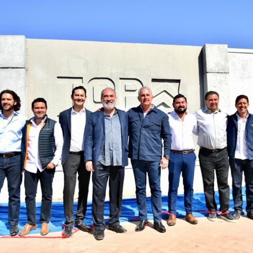 Directivos de grupo desarrollador del parque y funcionarios del gobierno de Torreón durante arranque del nuevo parque Top Park.
