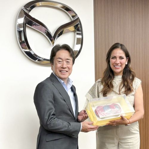 La gobernadora de Guanajuato se reúne con directivos de Mazda en Guanajuato.