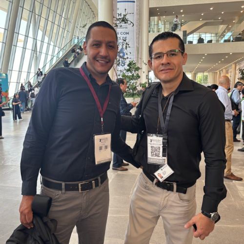 Daniel Mejía y Javier Vale, compradores de EGO Componentes, planta Guanajuato.
