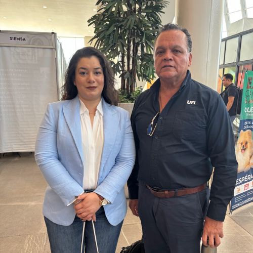 Fedra Baizabal, gerente de compras de UFI Filters y Emilio Isais, gerente general de UFI México.