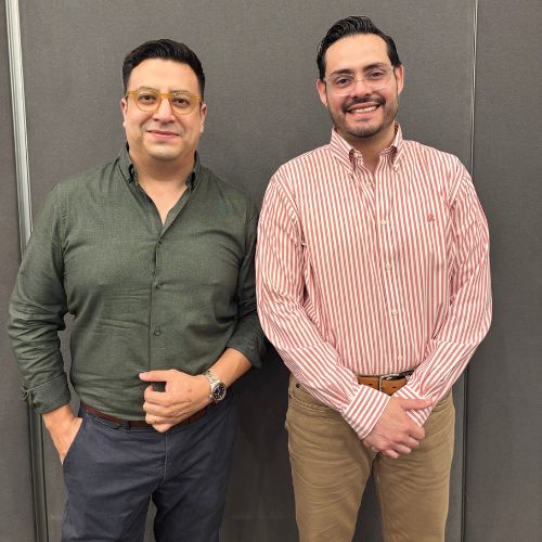 Juan Carlos Ramírez, gerente de desarrollo de proveedores para Norteamérica y Jorge Rafael Gallardo, analista de desarrollo de proveedores en TE Connectivity.