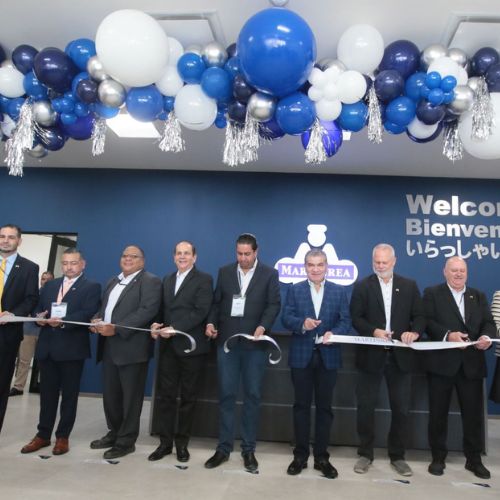 Directivos de Martinrea y representantes gubernamentales durante la inauguración de la séptima planta en Coahuila.