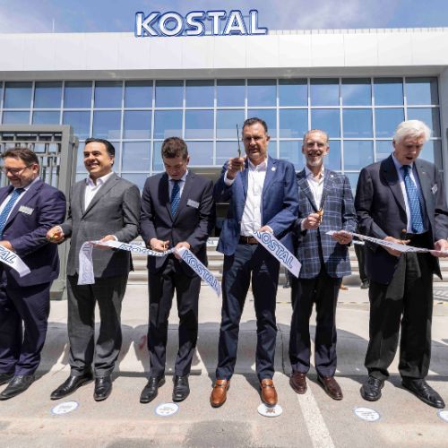 Al evento acudió acudieron representantes gubernamentales y directivos de KOSTAl.