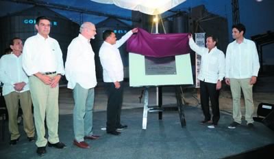 ›› El Secretario de Economía, Ildefonso Guajardo Villareal, y del Gobernador de Yucatán, Rolando Zapata Bello, inauguraron dos nuevas plantas en el municipio de Mérida: una de harina y otra de etiquetas.