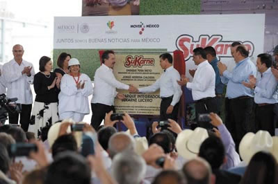 ›› Al evento acudieron, los secretarios de Agricultura, Ganadería Rural, Pesca y Alimentación, José Narro Robles; además estuvieron presentes los Gobernadores Jorge Herrera Caldera, de Durango; y Rubén Moreira Valdez, de Coahuila.