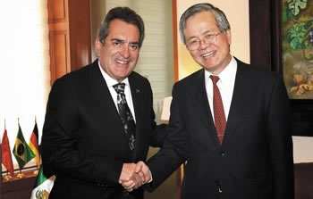 ›› Carlos Lozano de la Torre, Gobernador de Aguascalientes, y Carlos Liao, Embajador y Director General de la Oficina Económica y Cultural de Taiwán.