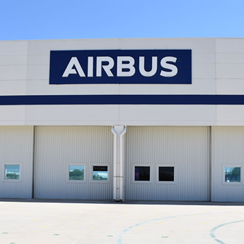 En Querétaro Airbus cuenta con una planta de producción de componentes y sub-ensambles que se entregan a las líneas de ensamble final de helicópteros y de aviones de las familias A320, A330 y A350.
