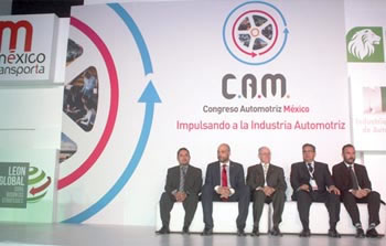 ›› (Izq.-der.) Alfredo Arzola, Director General del Clúster Automotriz de Guanajuato; Juan Ignacio Noriega Padilla, Director General de Economía Municipal; Octavio Villasana Delfín, Presidente Municipal de León, Guanajuato; Óscar Albín Santos, Presidente de la Industria Nacional de Autopartes y Francisco Allard Pérez, Director de Negocios internacionales.