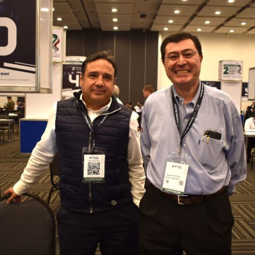 Mauricio Moreno, gerente de Compras de Diehl Controls y Moisés Mendoza, ingeniero de Desarrollo de Proveedores en Diehl Controls.