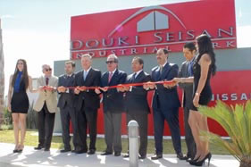 ›› Directivos de Vesta, Nissan A2 y representantes gubernamentales en la inauguración de Douki Seisan Park.