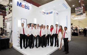 ›› Equipo de ventas y directivos de Mobil México.