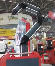 ›› Robot de Fronius presentado durante Expo Fabtech México 2015.