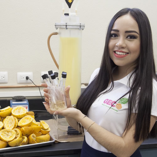 Giselle Mendoza Rocha, de 21 años, desarrolló un plástico biodegradable con cualidades atractivas para la industria.