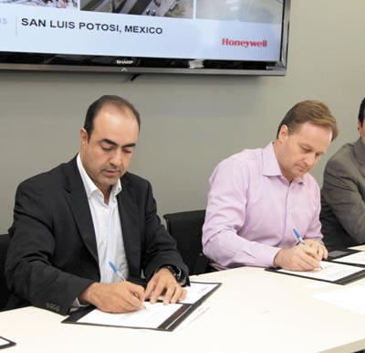 ›› Por medio de la firma de un convenio, directivos de la empresa y autoridades estatales anunciaron la inversión de Honeywell.