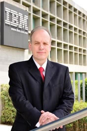 ›› Huibert Aalbers, Gerente de Preventa y Servicio del Grupo Técnico de la Unidad de Software y vocero de IBM México. En México son pocas las empresas que hacen uso de las redes sociales para el incremento de su productividad.