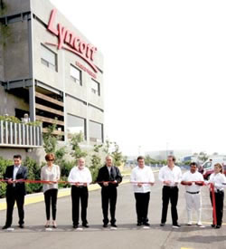 ›› Directivos y representantes gubernamentales, presentes en la inauguración de LYNCOTT.