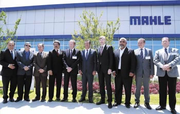 ›› Directivos de MAHLE en la inauguración de la planta en Guanajuato.