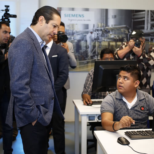 El laboratorio cuenta con una inversión de 2 millones de pesos en equipo de manufactura industrial.