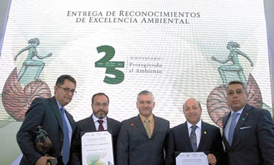 Directivos de las empresas de Cementos y Concretos, Eaton y Nissan reciben reconocimiento ambiental