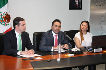 >> Jorge Villarreal Wood, Subsecretario de Industria, Comercio y Servicios, Rolando Zubirán Robert, Secretario de Desarrollo Económico y Celina Villarreal, Subsecretaria de Inversión Extranjera y Fomento Industrial de la SEDEC.