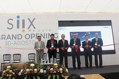 Autoridades de SLP y ejecutivos de Siix EMS durante la ceremonia inaugural de su nueva nave industrial
