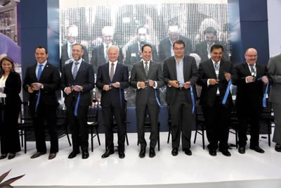 ›› Directivos del grupo Swoboda – Hartmann y el Gobernador,  Francisco Domínguez, inauguraron la nueva planta.