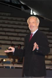 ›› Juan Enríquez Cabot, empresario y Co-fundador de la empresa Synthetic Genomics durante su conferencia en INCMty.