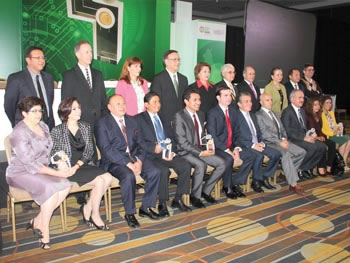 ›› En la ceremonia de premiación estuvieron presentes autoridades académicas, gubernamentales y empresariales.