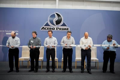 ›› Directivos de Acero Prime y representantes gubernamentales durante el corte de listón de la nueva planta en Nuevo León.